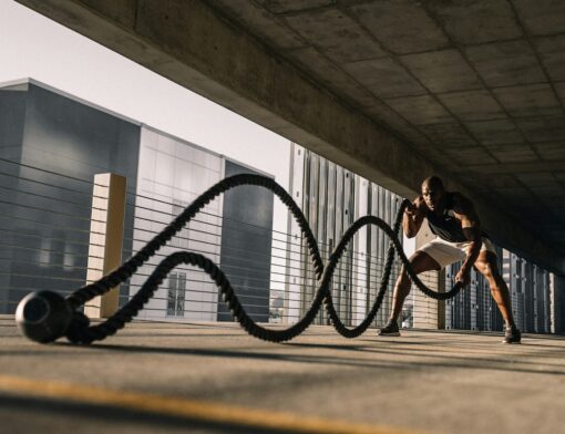Superando limites: o caminho para o sucesso pode levar ao overtraining. Escute seu corpo e encontre o equilíbrio entre esforço e recuperação.
