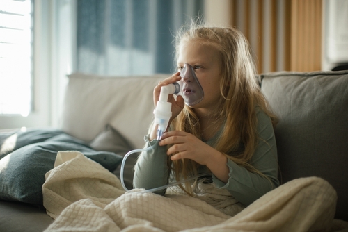 A pneumonia silenciosa pode ser traiçoeira. Conheça os sinais que podem passar despercebidos e proteja sua saúde.
