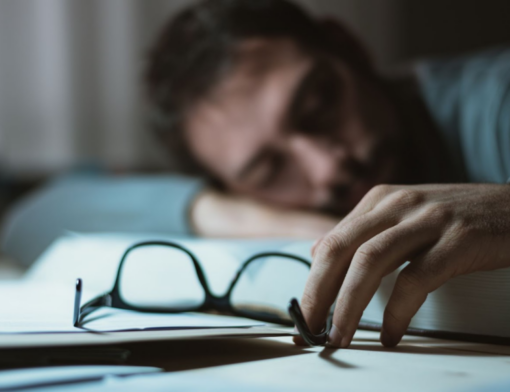 Muitas pessoas se perguntam sobre a relação entre o uso do dimenidrinato e a sonolência. É importante entender como isso afeta o corpo.