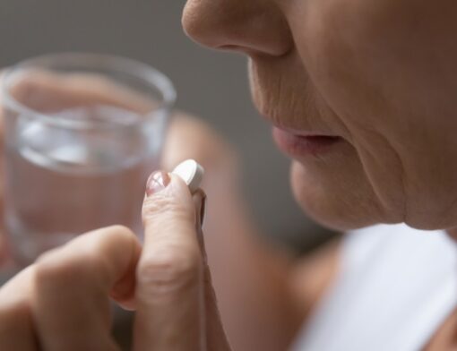 Descubra o essencial sobre o AAS: uso, dosagens e os cuidados necessários. Informação completa para entender os benefícios e riscos do medicamento mais popular do mundo.