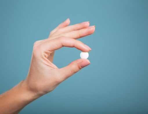 A espironolactona é um diurético que promove a eliminação de sódio e água, útil no controle da hipertensão e do edema.